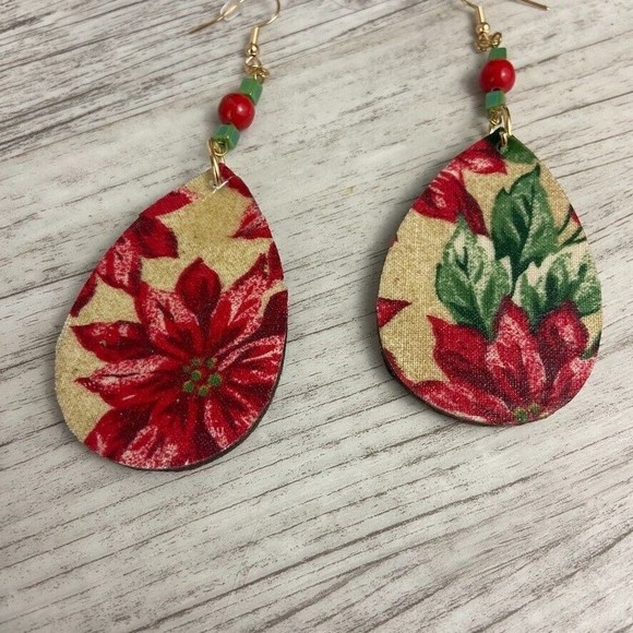 Christmas Poinsettia Earrings Red Green Tear Drop Dangle Beaded French Wire Gold - Picture 5 of 8